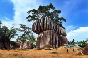 Batu Belimbing, Destinasi Wisata Alam yang Sarat Legenda di Bangka Selatan