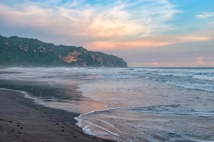 Pantai Parangtritis, Spot Sempurna Menikmati Indahnya Sunset & Sunrise di Bantul