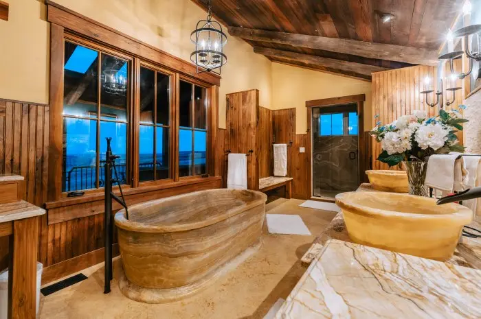 Desain Kamar Mandi Pedesaan yang Membuat Anda Dekat dengan Alam