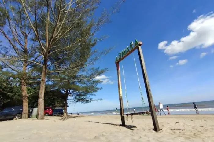 Pantai Eksotis di Tanah Laut dengan Keindahan Alam yang Memukau